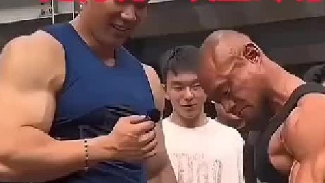 安全帽：看好了，这条胳膊能提起一个家