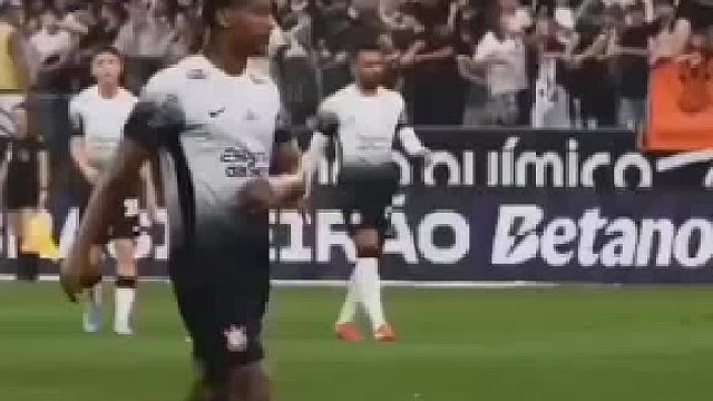 看着像是随便一踢