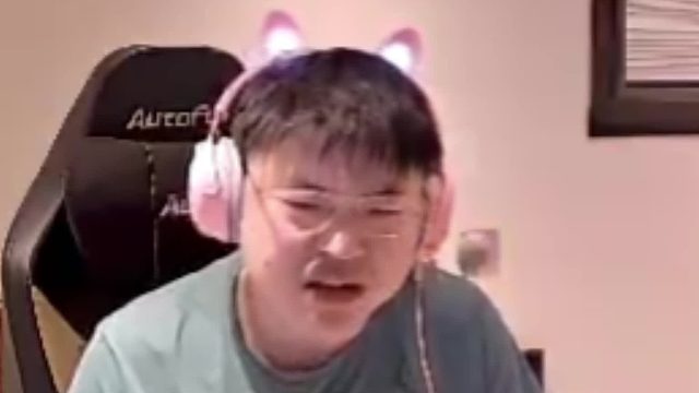 【Uzi】久违的吃播：点的武大郎烧饼特辣！吃着不辣，辣椒配肉太香了，就是肉馅少了点！