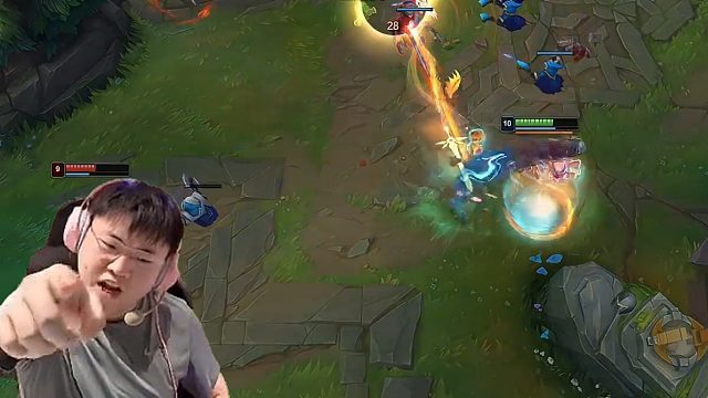 【Uzi】2-0兮夜队！乌兹云阿娜技能全扭，骑脸1射3！对线暴打唐宇轩，7-1血C！