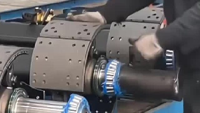 这是推力轴承，不是水平滚动的