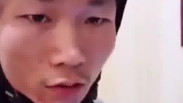 外卖员面对禁yan令biao情突变，网友热议不断。。。