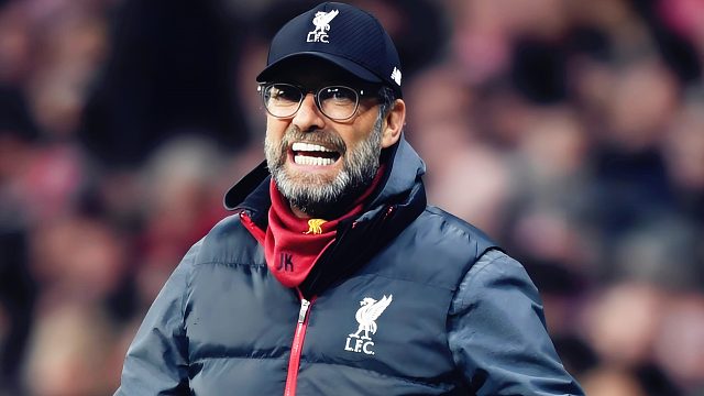 双标判罚？克洛普暴怒投诉：凯恩飞铲逃红，罗伯逊踢人染红！