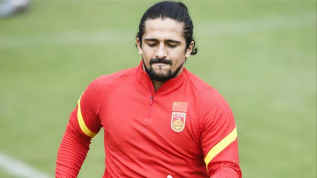 泪目！国足名场面：洛国富因诚挚道歉，感动千万中国球迷