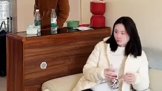 出差一个月回来的丈夫发现了一个小秘密