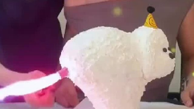 闺蜜生日买小蛋糕，下一秒天塌了