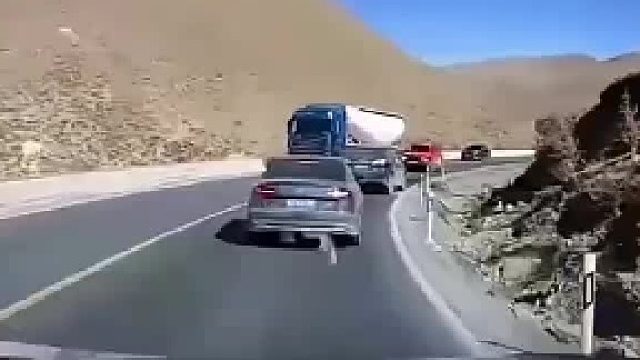 红车应该有责任分担吧