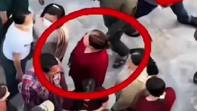 没事儿少看热闹，人多的地方必有蹊跷！