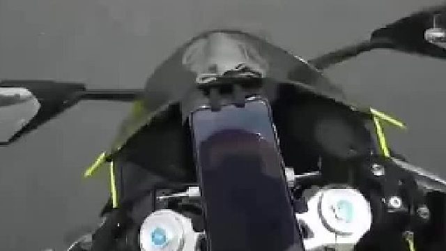 摩托车刚开始口气大啊，后来怂了