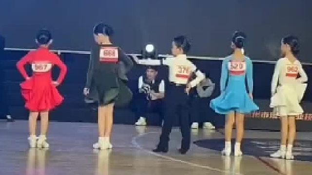 女孩父亲：哦，N0~__男孩父亲：哦，yes~