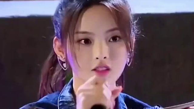 杨超越：岳云鹏你要是门面担当，那你们的伙食一定很好吧