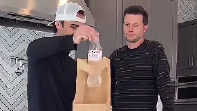 说好水变酒呢 结果连瓶都快没了