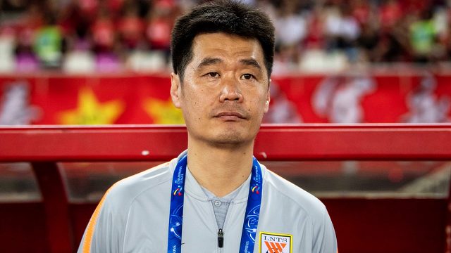 有排面！前国足主帅：李霄鹏当年退役，双方球员列队欢送