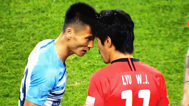 太冲动！中超名场面：吕文君替队友出头，与宋文杰互喷顶牛