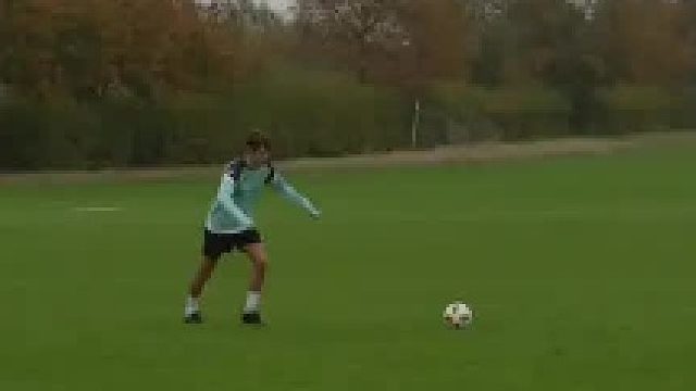 足球小课堂 -胸部停球技术动作