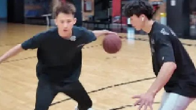 不减速变向误导，胯下 变向误导突破