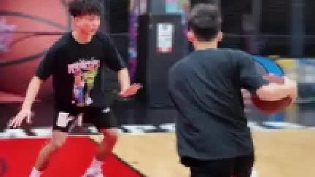 变向衔接欧洲步，双帅又能打