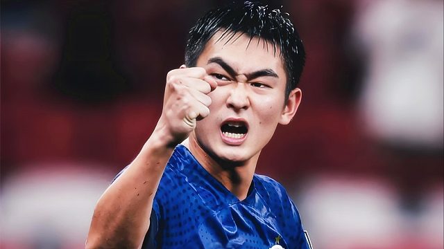 逆境救主！陈晋一任意球世界波扳平，申花主帅振臂欢呼