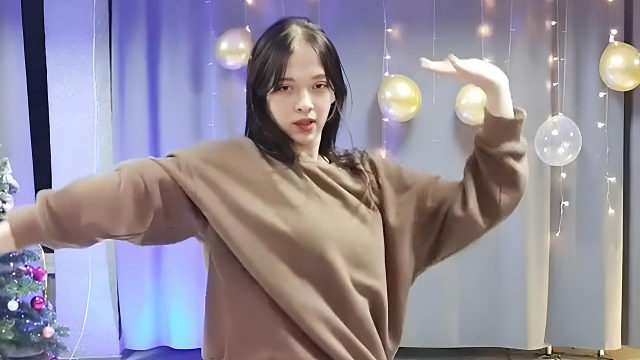 俄罗斯姑娘才艺表演24.01.17_铁锤(安吉丽娜)02