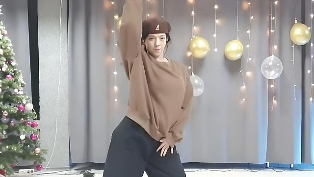 俄罗斯姑娘才艺表演24.01.17_铁锤(安吉丽娜)03