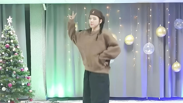 俄罗斯姑娘才艺表演24.01.17_铁锤(安吉丽娜)07