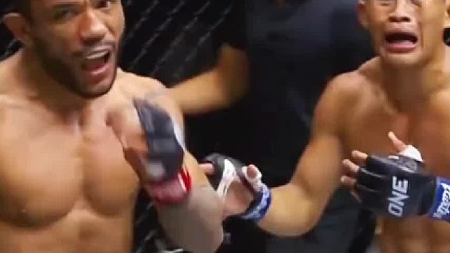 跄求请对手认输别打了结果差点被打进医院抢救