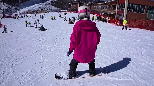 第一次滑雪之我的疯人院老奶教练 一秒都不用剪