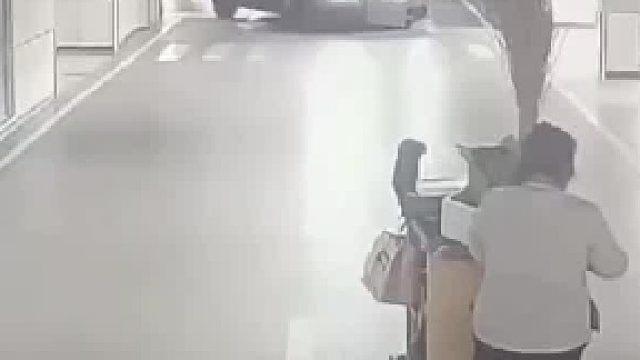 不同情这个保洁的