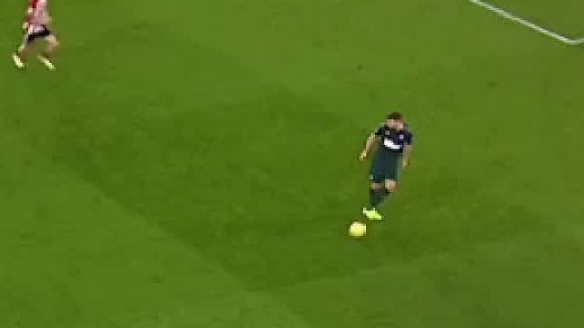 球员坚信自己没有越位 无视裁判获得有效进球！