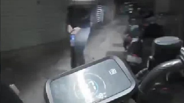 广州石牌村里遇迷路美女