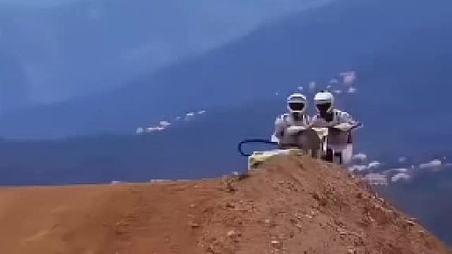 油门已焊死，你操控副驾就行