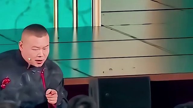 小岳岳下台找观众要建议，观众建议岳云鹏别上春晚了
