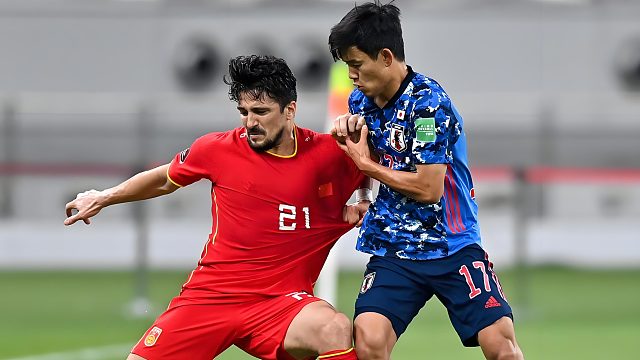 感动球迷！洛国富名场面：只要国足需要，会一直踢下去