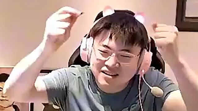 【Uzi】乌兹看比赛现场观众激情尖叫：我儿子以后想打比赛，我给他加油：let's go小枣！