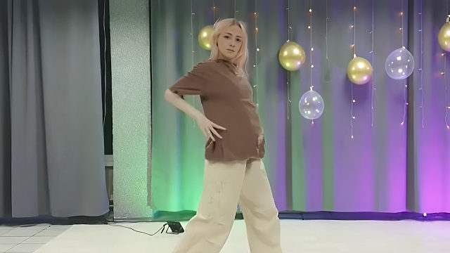 俄罗斯姑娘才艺表演24.01.20_秀儿(拉达)00