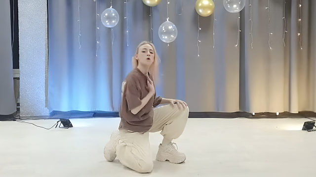 俄罗斯姑娘才艺表演24.01.20_秀儿(拉达)02