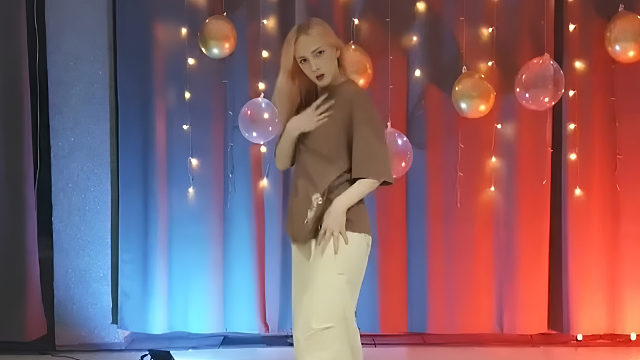 俄罗斯姑娘才艺表演24.01.20_秀儿(拉达)05