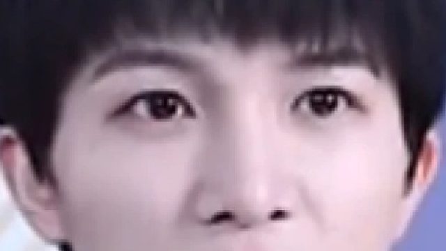 周深这一段的求生欲直接拉满了，说错话后眼神直接呆滞