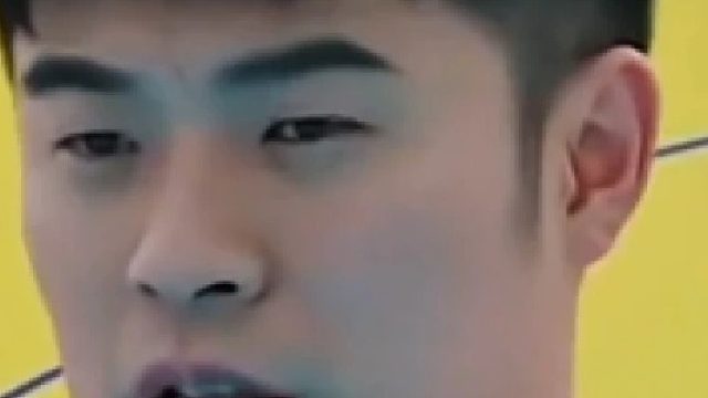 陈赫的额头上怎么出现投币口了