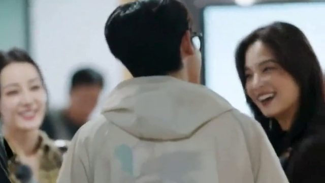 辛芷蕾：胡先煦演过我儿子。秦海璐：他演过我大外甥。