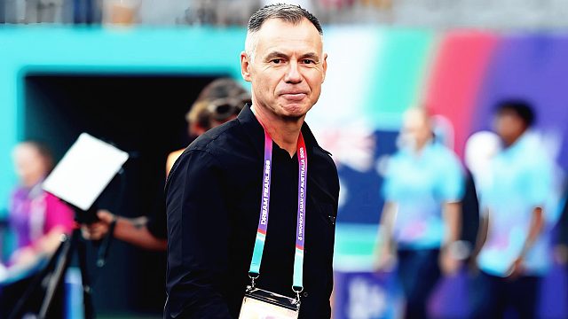 峰回路转？名记马德兴：女足主帅下课未定，违约金还没谈拢！