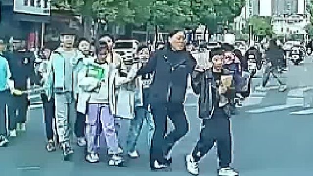 现在的小学生呀哈哈
