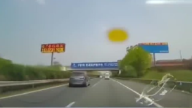 直接报警，这种东西不能放掉