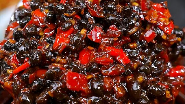 喜欢吃回锅肉，这个野山椒豆豉酱你一定不要错过，用它炒各种菜系都非常好吃