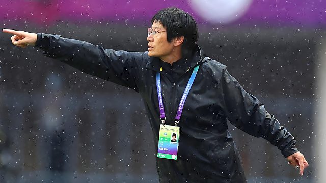 霸气！女足名场面：水庆霞雨中指挥90分钟，率联合队夺冠