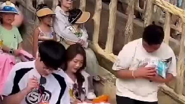 不像是演的，好像是真的