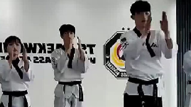 韩国人引以为傲的跆拳道，招数漂亮华而不实！