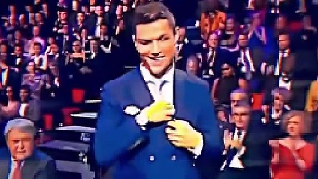 憨豆的领奖方式跟别人不同而已！