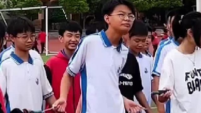 为什么不敢牵，是因为男女授受不亲吗