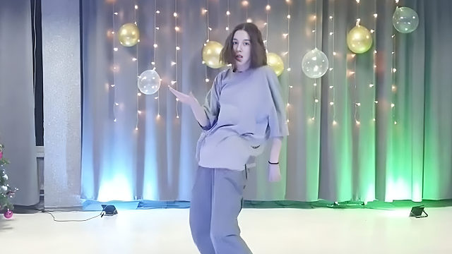 俄罗斯姑娘才艺表演24.01.21_女神00